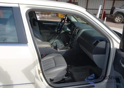 2006 Chrysler 300C z USA, uszkodzony, nr VIN 2C3LA63H76H134947